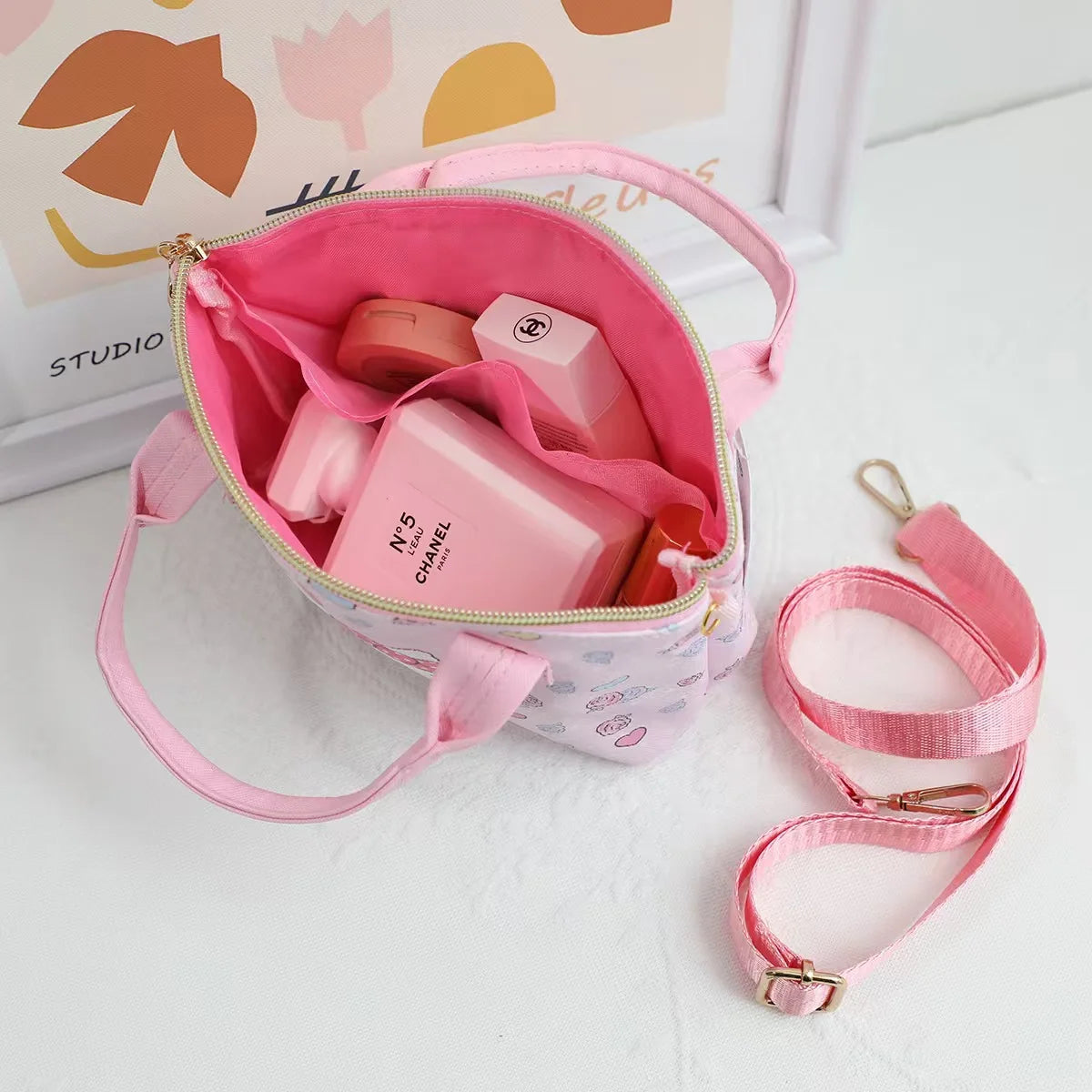 Sweet printed handbag and crossbody bag, commuter small bag, waterproof and durable canvas bag, cute everyday storage bag, can b